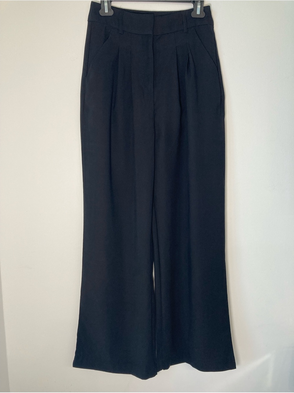 FARM Rio Black Wide Leg Pleated Trousers Pants High Waist NWOT Size P Small